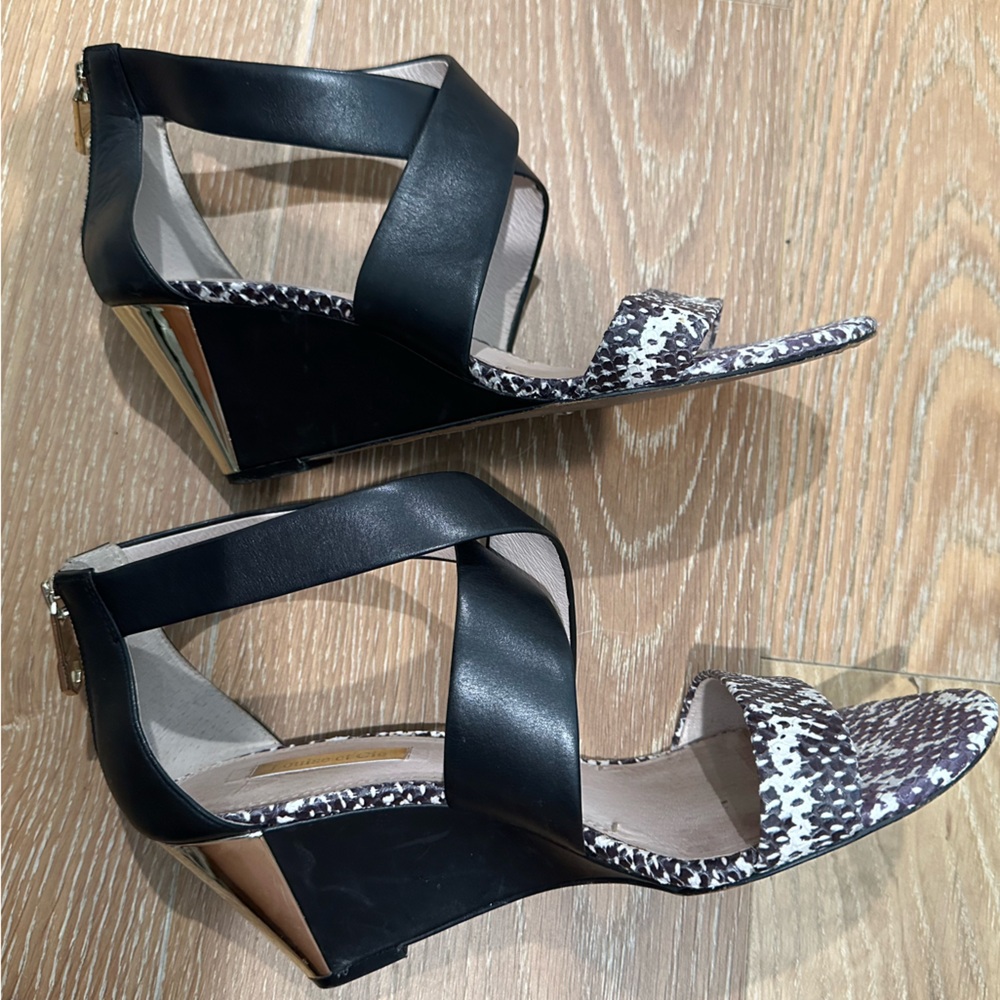 B\W faux snakeskin and black leather straps w/ silver accent on the heel.
